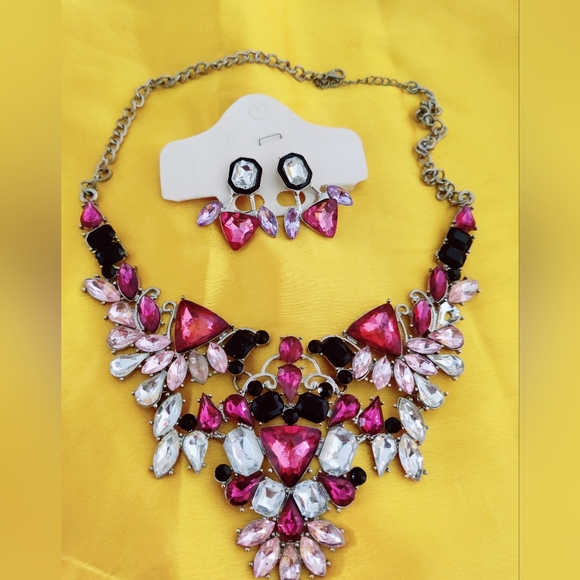 Pink stone necklace - Picture 3 of 4